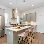 Holiday home Double Time - Ping-pong Table - Mins To Germantown *
