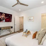 Double Time - Ping-pong Table - Mins To Germantown Holiday home *