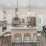 Double Time - Ping-pong Table - Mins To Germantown Holiday home *