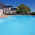 Hotel Express Airport By Ihg 3*