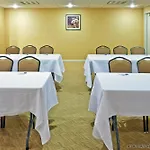 Hotel Express Airport By Ihg 3*