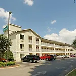 Hometowne By Red Roof - Airport/briley Pkwy 2* Nashville