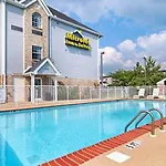 Microtel & By Wyndham 2*