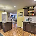 Nashville Home With Fire Pit And Yard, 3 Mi To Dwtn