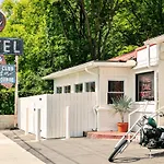 The Dive Motel And Swim Club