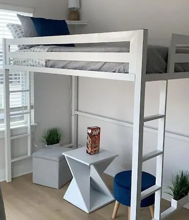 Classy, Cozy, Close To Downtown