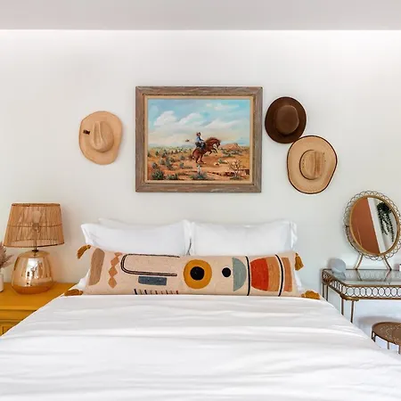 Cowboy Chic With Pool For Summer 25 Miles To Downtown Apartment