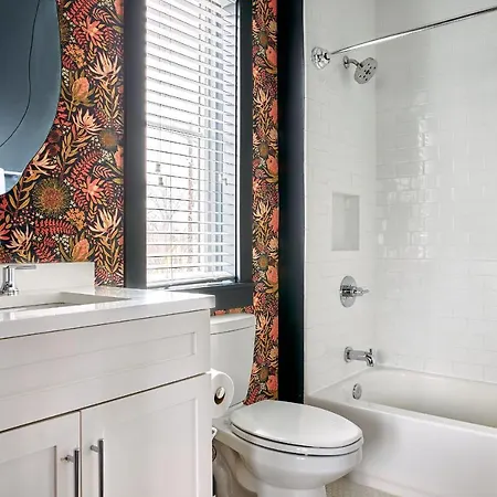 Vibrant Penthouse In 12 South Apartment *