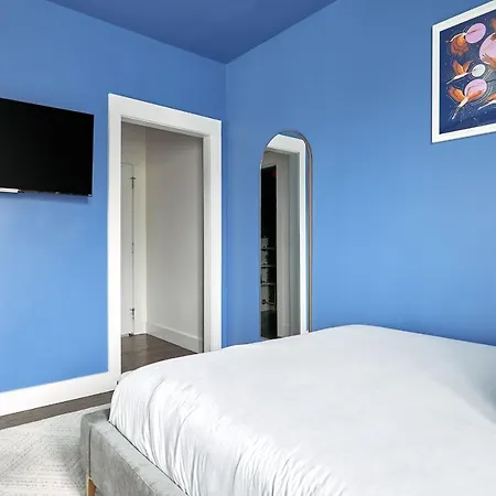 Vibrant Penthouse In 12 South