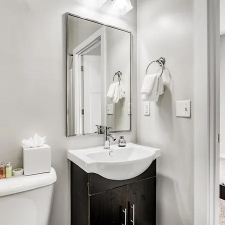 Cozysuites Music Row Spacious 2br W Free Parking