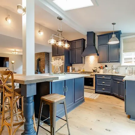 Holiday home 5 Points Walkable & 10 Min To Downtown Nashville