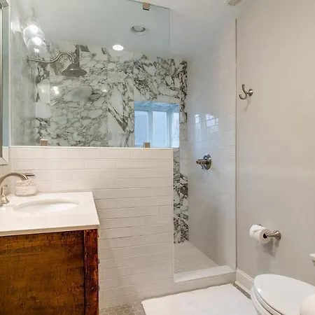 5 Points Walkable & 10 Min To Downtown *