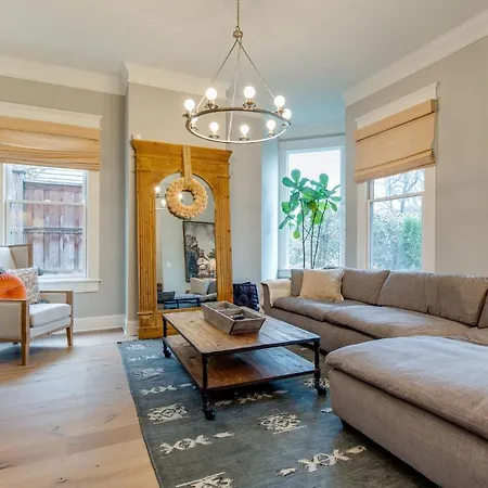 Holiday home 5 Points Walkable & 10 Min To Downtown