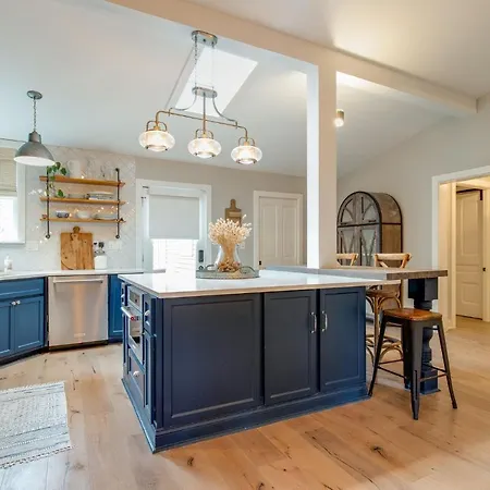 5 Points Walkable & 10 Min To Downtown * Nashville