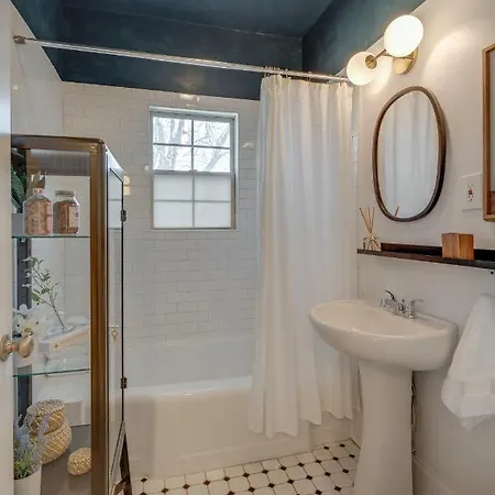 Southern Chic 10 Minutes From Downtown! Holiday home Nashville