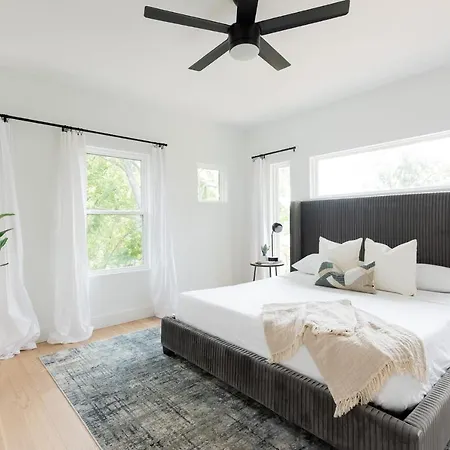 Modern Dt Luxury - Rooftop Views Holiday home *