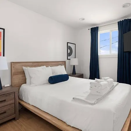 Kensington 2102-05 Holiday home