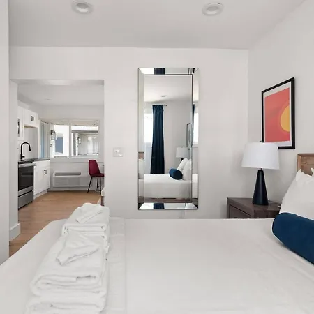 Kensington 2102-05 Holiday home