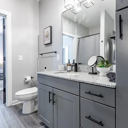 Stylish Near Downtown Wfh Friendly Apartment *