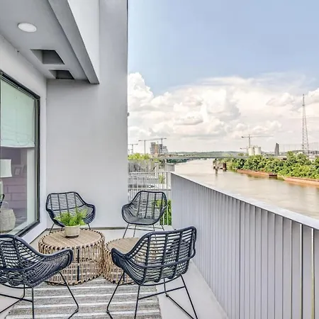 Penthouse River View Walk Downtown, Garage Parking *