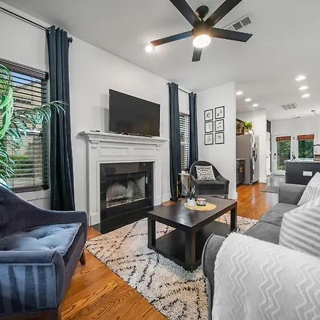 Spacious 3 Bedroom 6 Beds House With Large Yard Holiday home Nashville