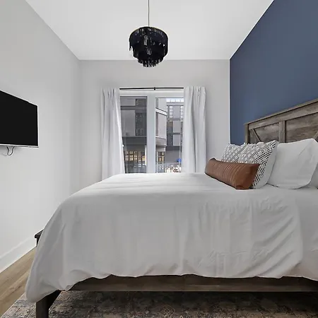 Chic On Main Apartment