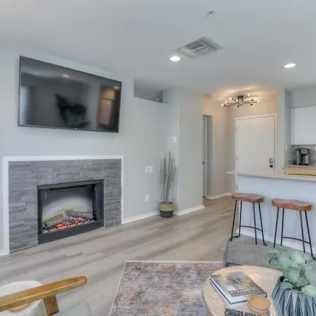 Walk To Broadway Riverfront With Pool *
