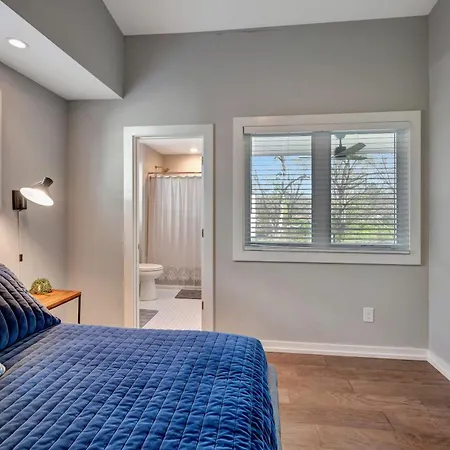 Fall Promo, In Luxury,10 Min To Broadway Holiday home