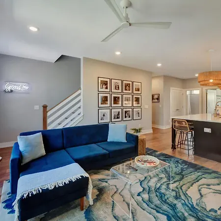 Holiday home Fall Promo, In Luxury,10 Min To Broadway