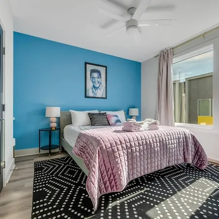 New Pink Howdy Oasis 13 Beds Rooftop View Parking