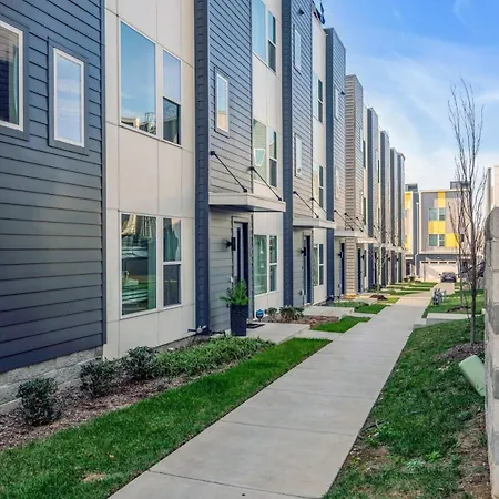 New Pink Howdy Oasis 13 Beds Rooftop View Parking * Nashville