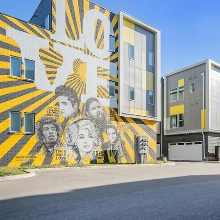 New Pink Howdy Oasis 13 Beds Rooftop View Parking Nashville