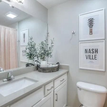 Apartment Walk To Broadway Riverfront With Pool *