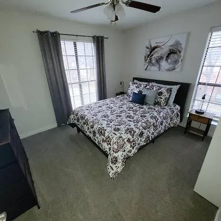 Cozy 2/1 Oasis With Fireplace In Tn