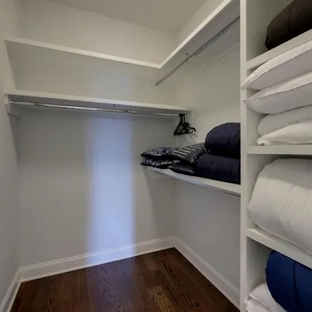 Weho Home, Geodis Park, Private Movie Theater! 10min To Broadway! Sleeps 10! Holiday home Nashville