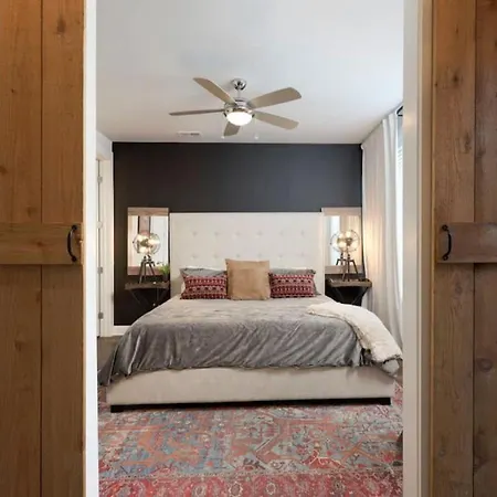 Holiday home Weho Home, Geodis Park, Private Movie Theater! 10min To Broadway! Sleeps 10! *
