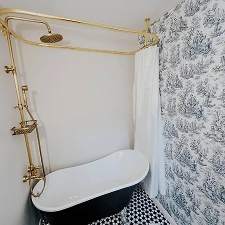 Dreami East - 2br Retreat With Cozy Patio And Mini Golf Apartment *