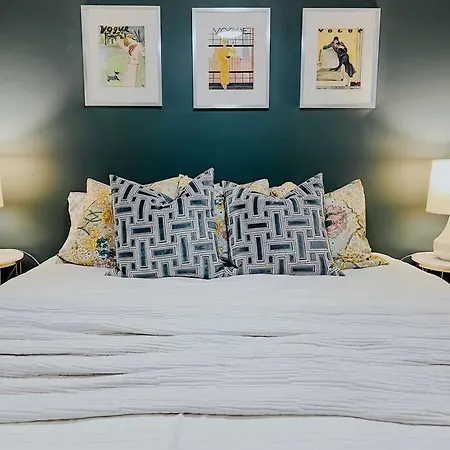 Apartment Dreami East - 2br Retreat With Cozy Patio And Mini Golf *