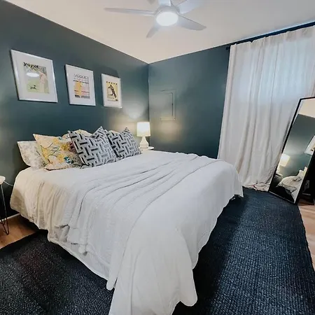 Apartment Dreami East - 2br Retreat With Cozy Patio And Mini Golf *