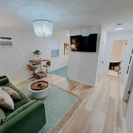 Dreami East - 2br Retreat With Cozy Patio And Mini Golf Apartment *