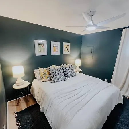 Apartment Dreami East - 2br Retreat With Cozy Patio And Mini Golf *