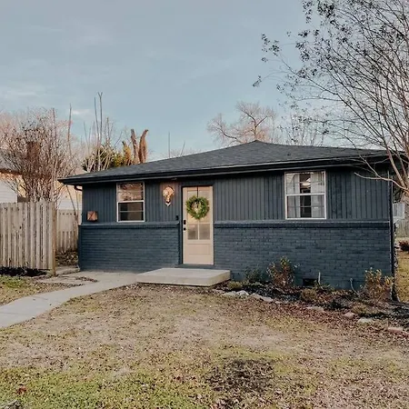 Dreami East - 2br Retreat With Cozy Patio And Mini Golf Apartment