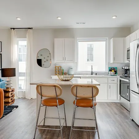 Holiday home - 5623 Lenox Ave *