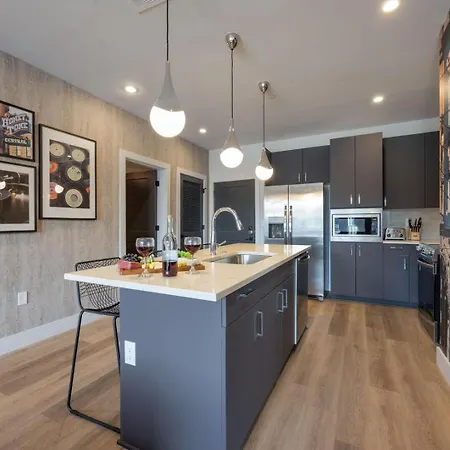 Midtown Melodies-odyssey-2 Units-heart Of Midtown Holiday home *