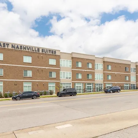 Near Downtown Walk To Restaurants, Bars & Music Apartment