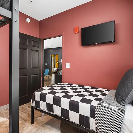 Near Downtown Walk To Restaurants, Bars & Music Apartment Nashville