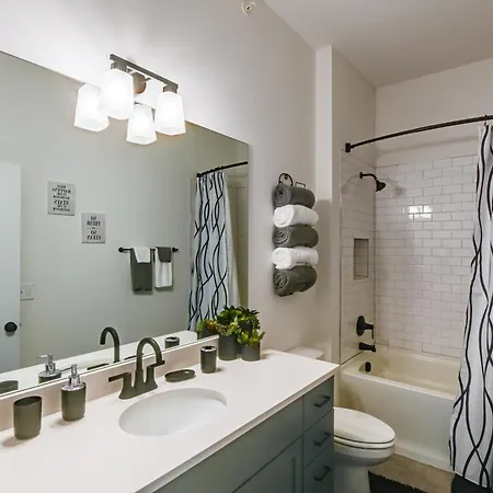 Modern In Weho Art Community! Apartment