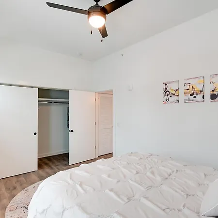 Modern In Weho Art Community! Apartment
