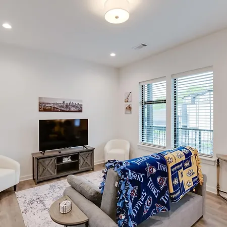 Modern In Weho Art Community! Apartment *