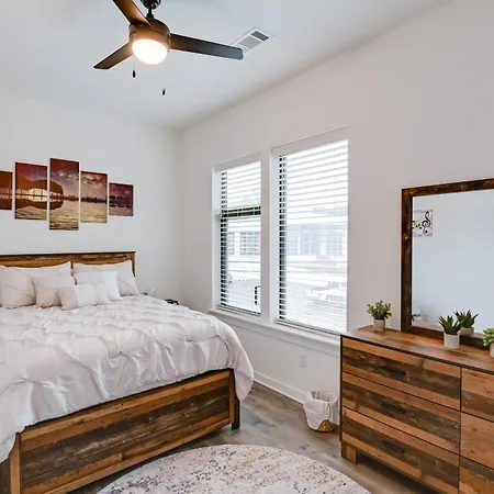 Modern In Weho Art Community! Apartment Nashville